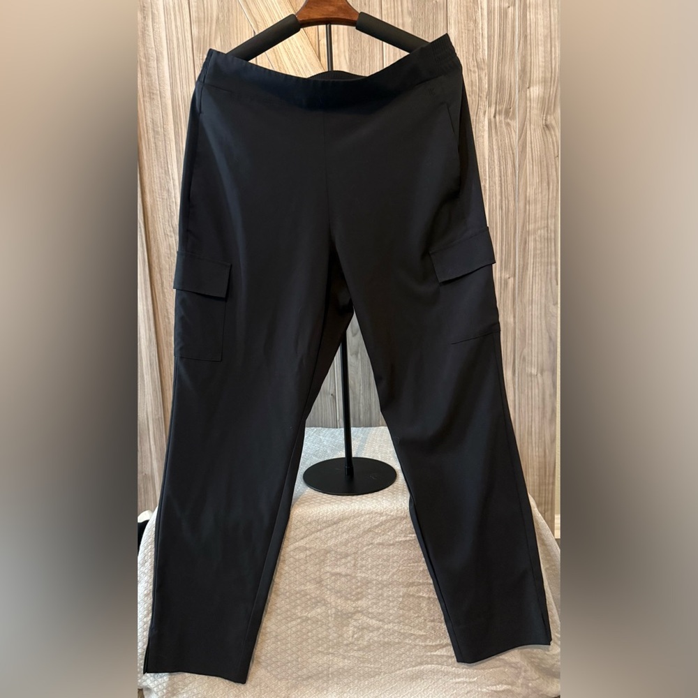 Calvin Klein Women’s Black Cargo Pants - Size L